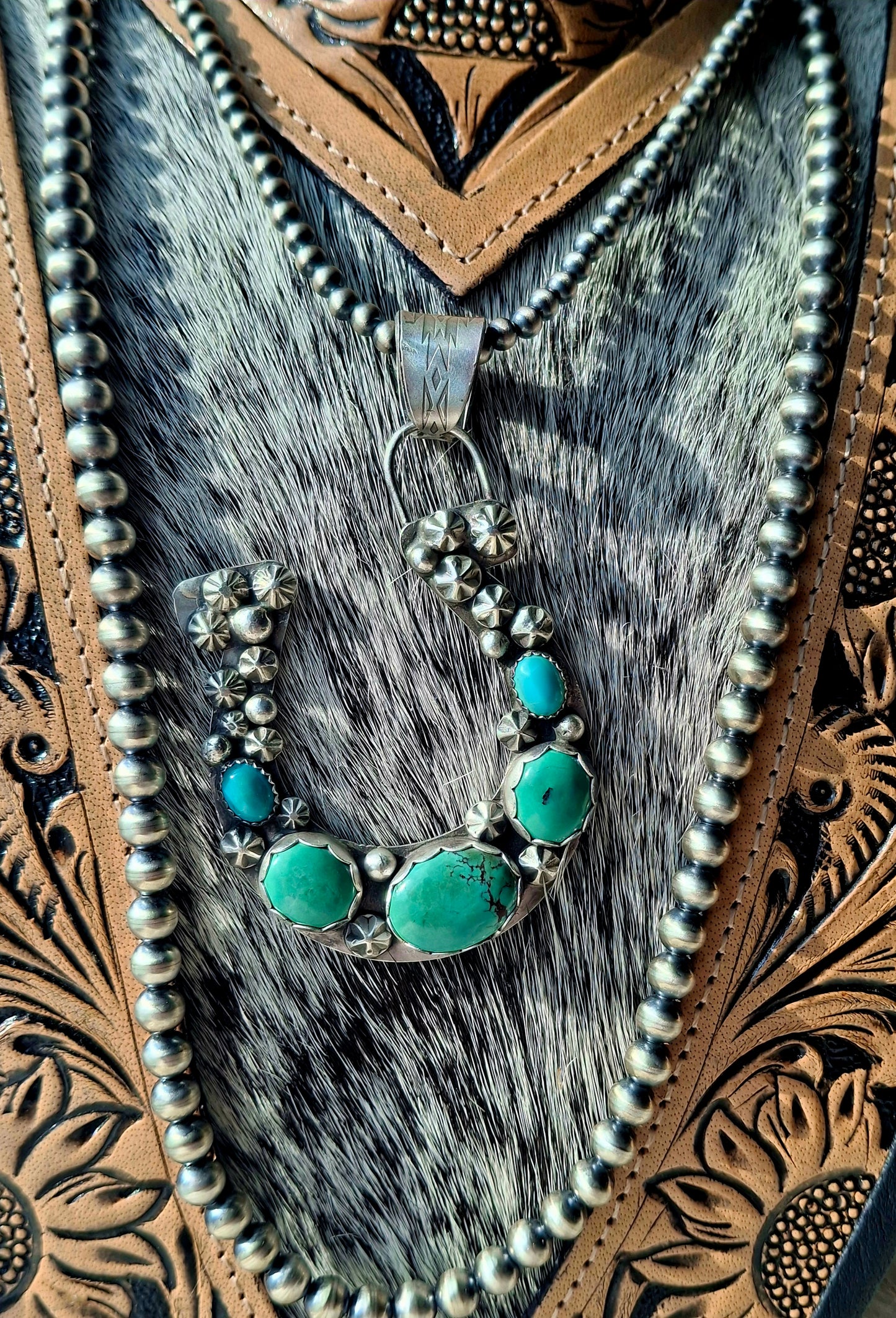 Hubei Horseshoe Pendant