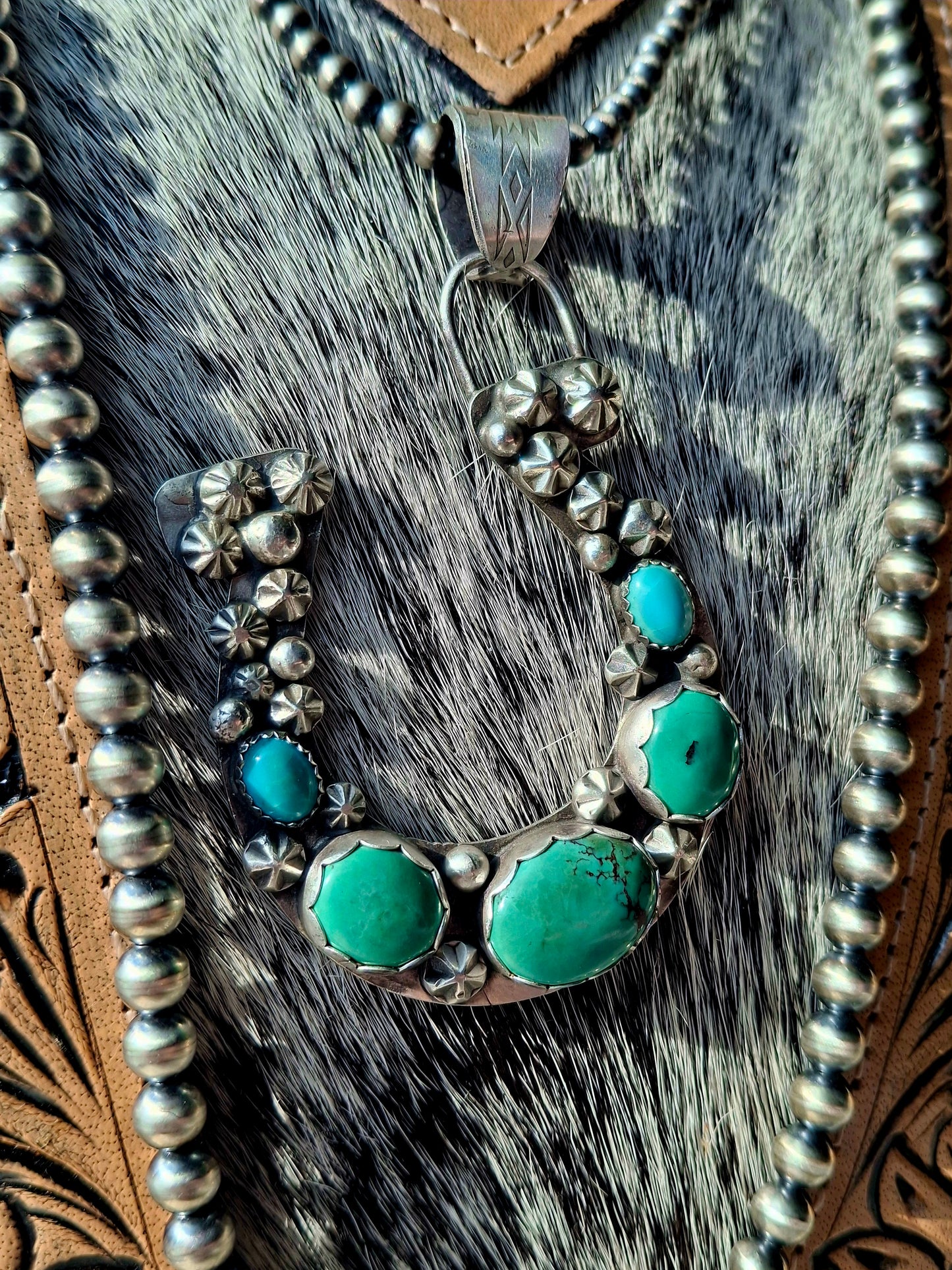 Hubei Horseshoe Pendant