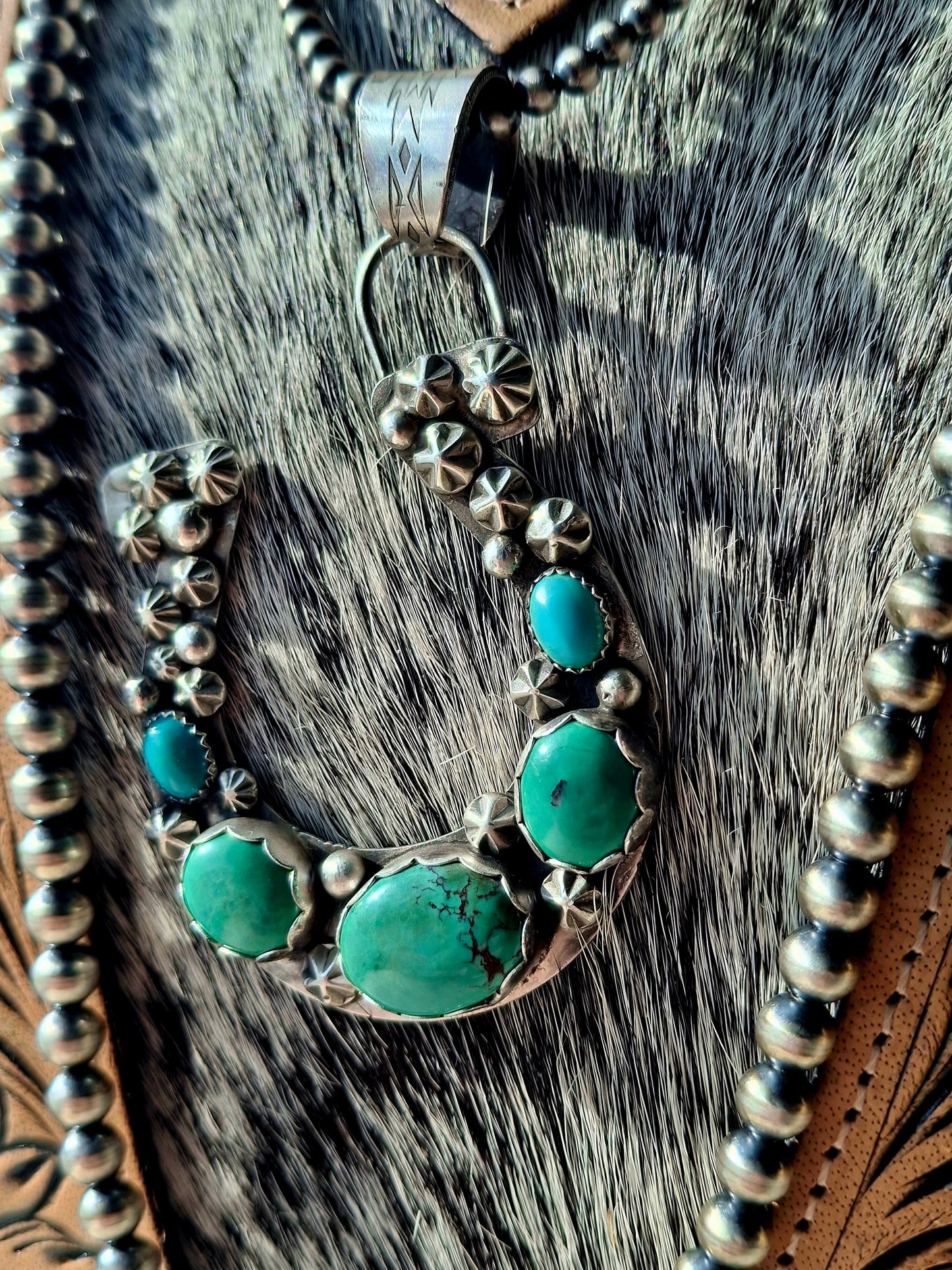 Hubei Horseshoe Pendant