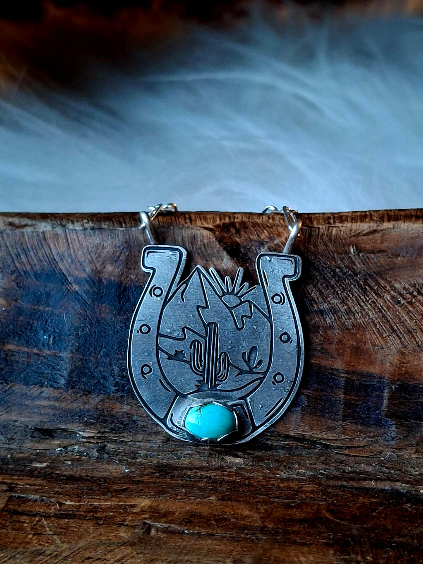 Hubei Desert Horseshoe Necklace