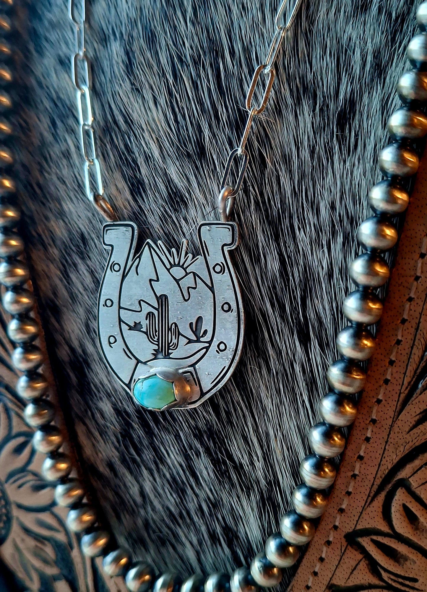 Hubei Desert Horseshoe Necklace