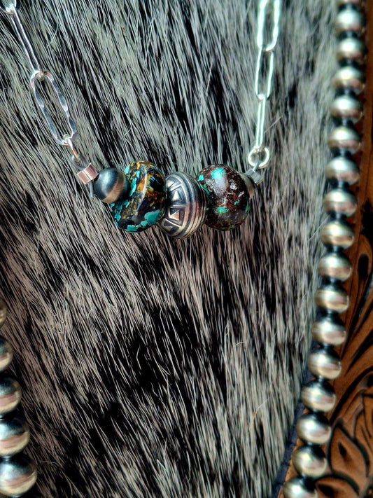 Hubei & Stamped Pearl Necklace