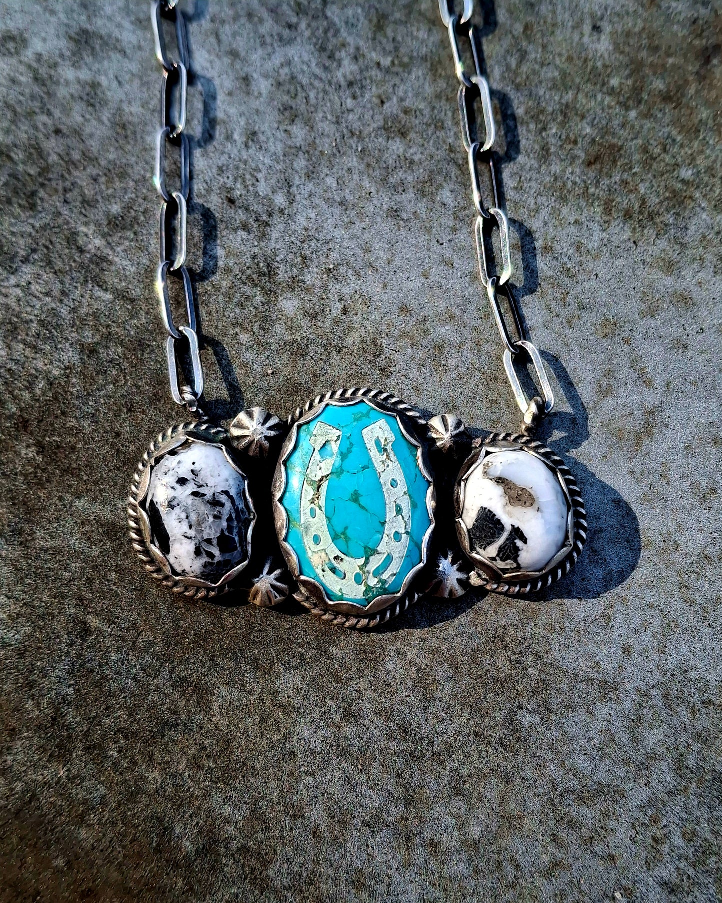 White Buffalo/Etched Hubei Horseshoe Bar Necklace
