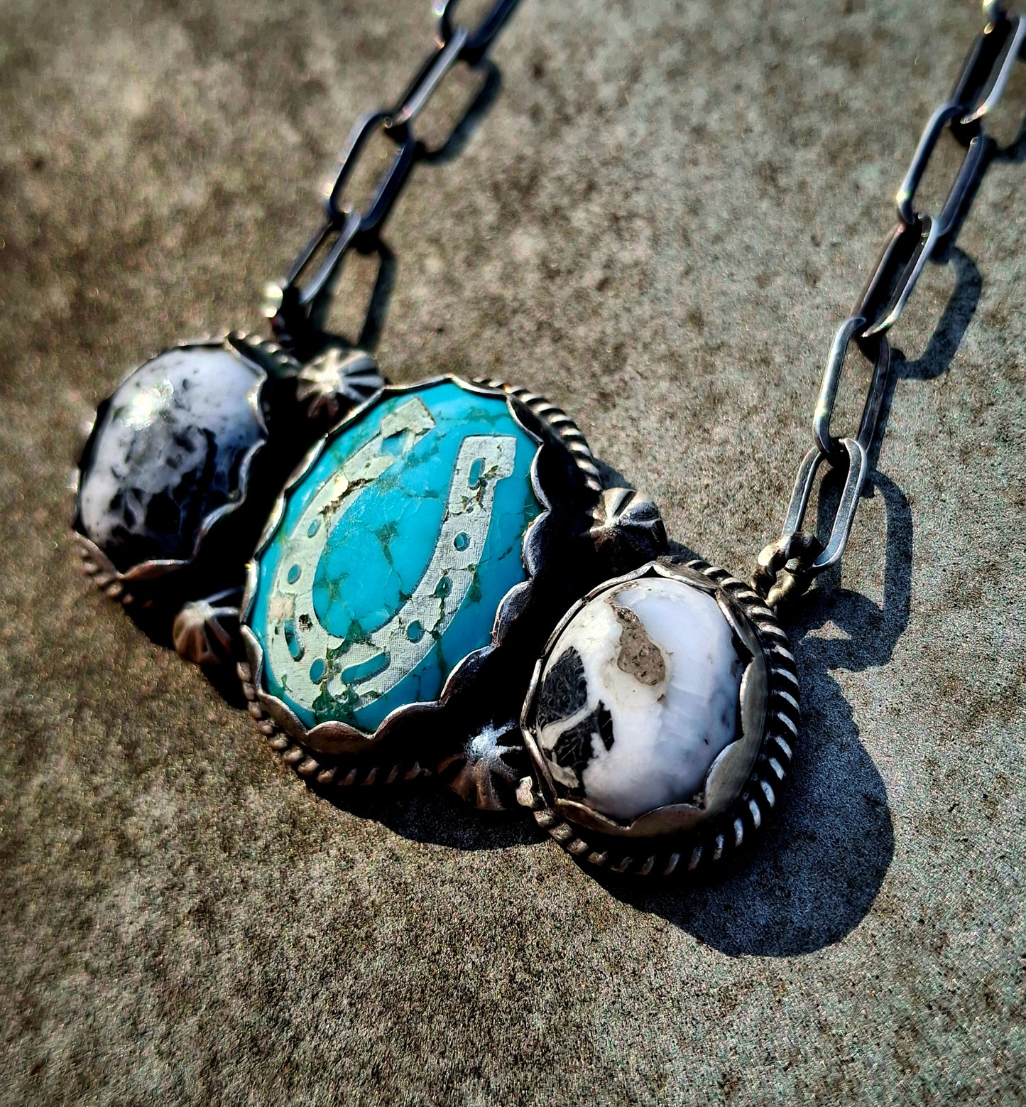 White Buffalo/Etched Hubei Horseshoe Bar Necklace