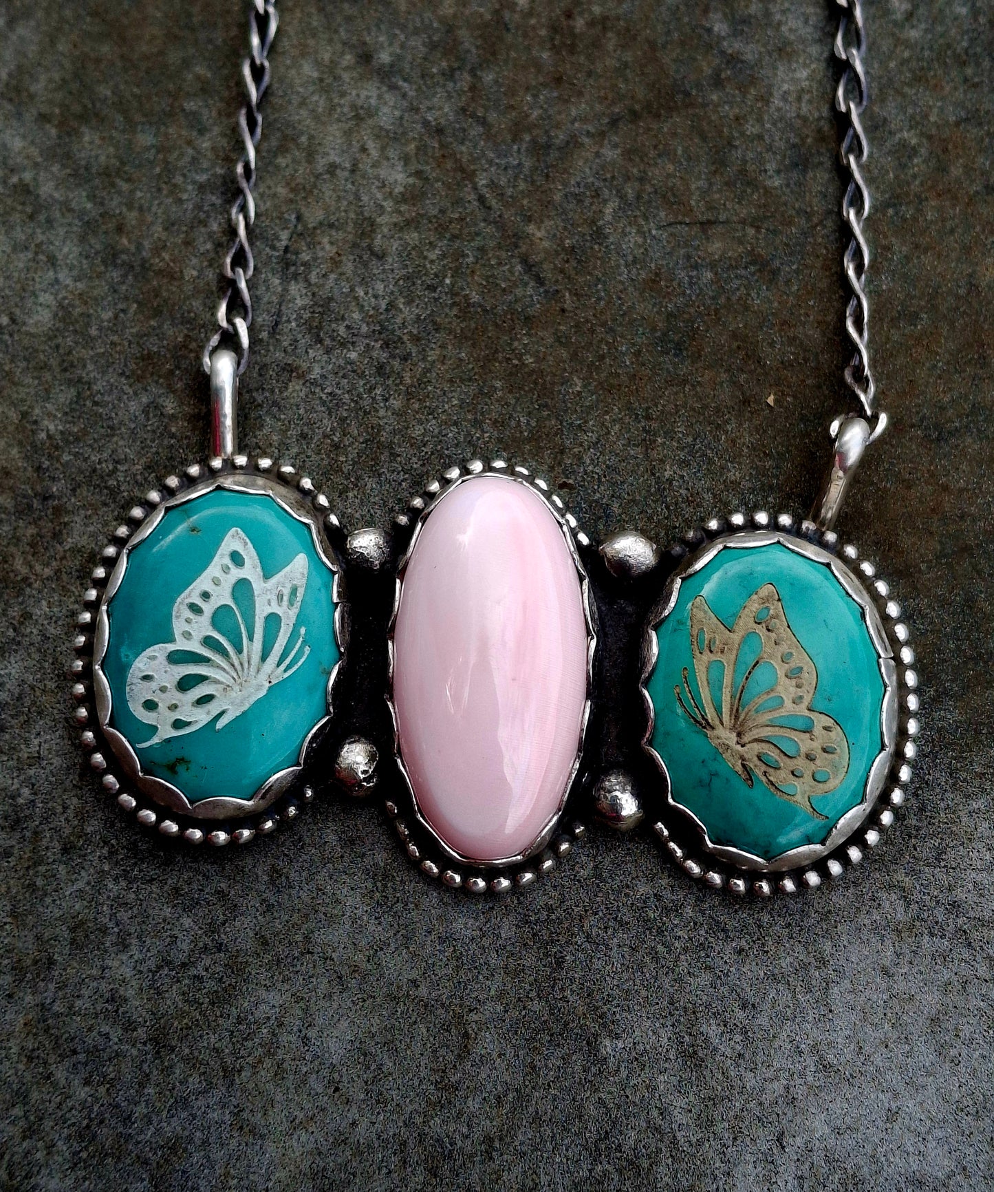 Pink Conch/Etched Hubei Butterfly Bar Necklace