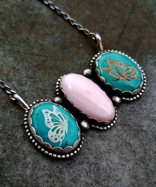 Pink Conch/Etched Hubei Butterfly Bar Necklace - N24