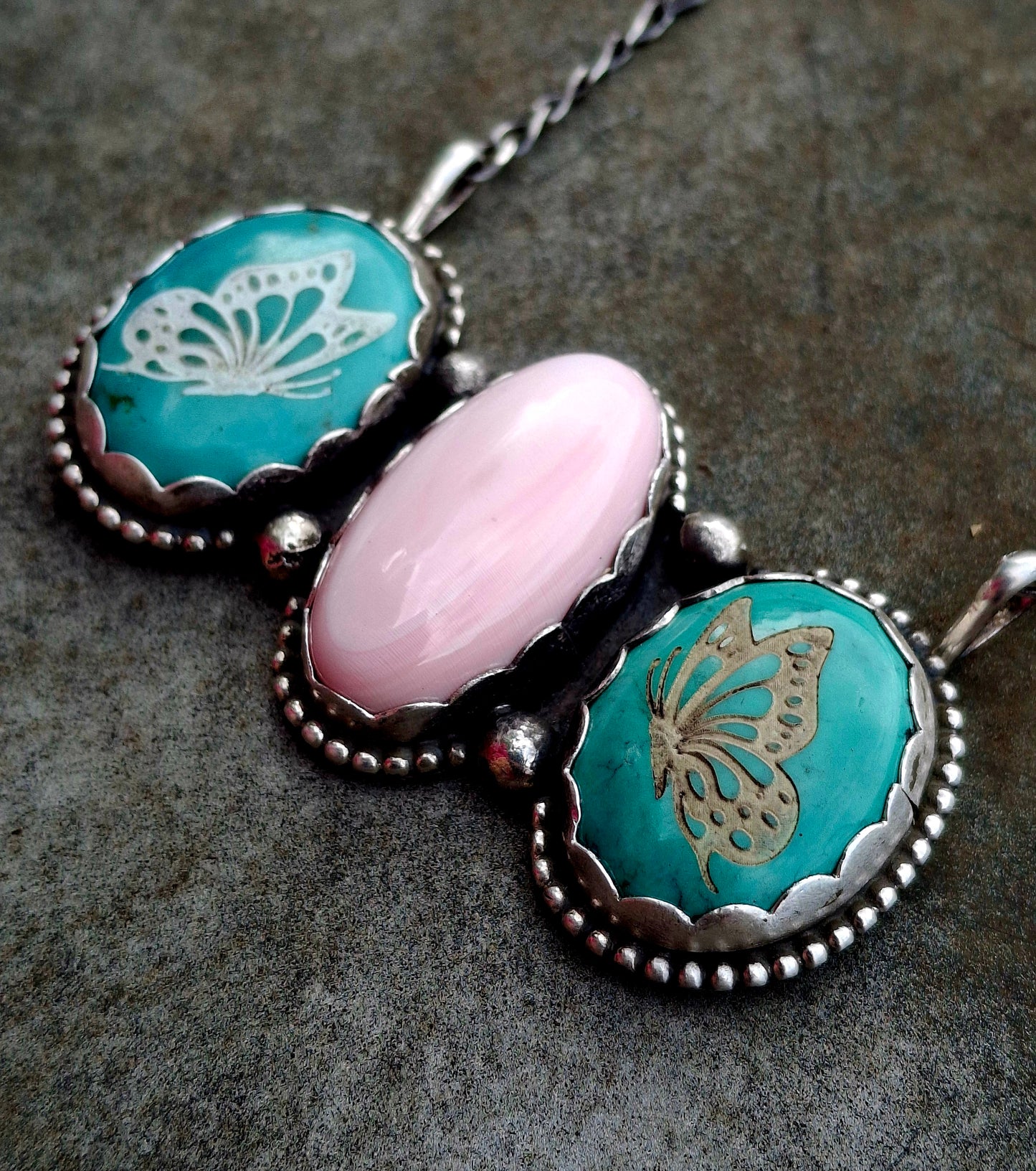 Pink Conch/Etched Hubei Butterfly Bar Necklace