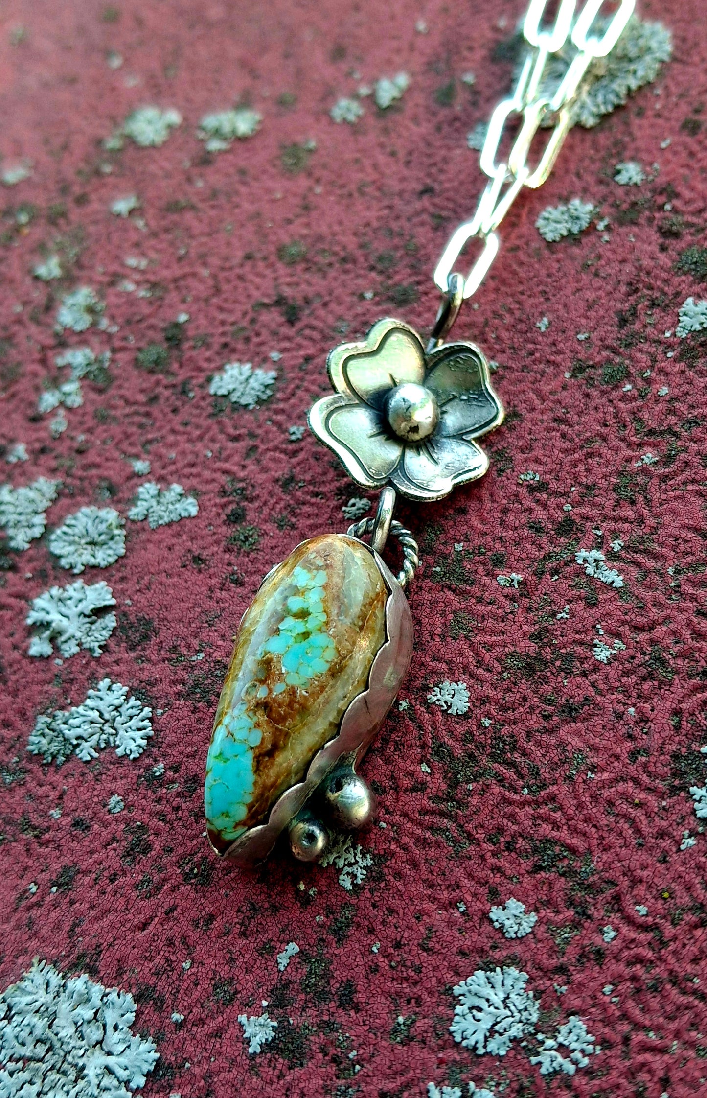Mine 8 Flower Necklace