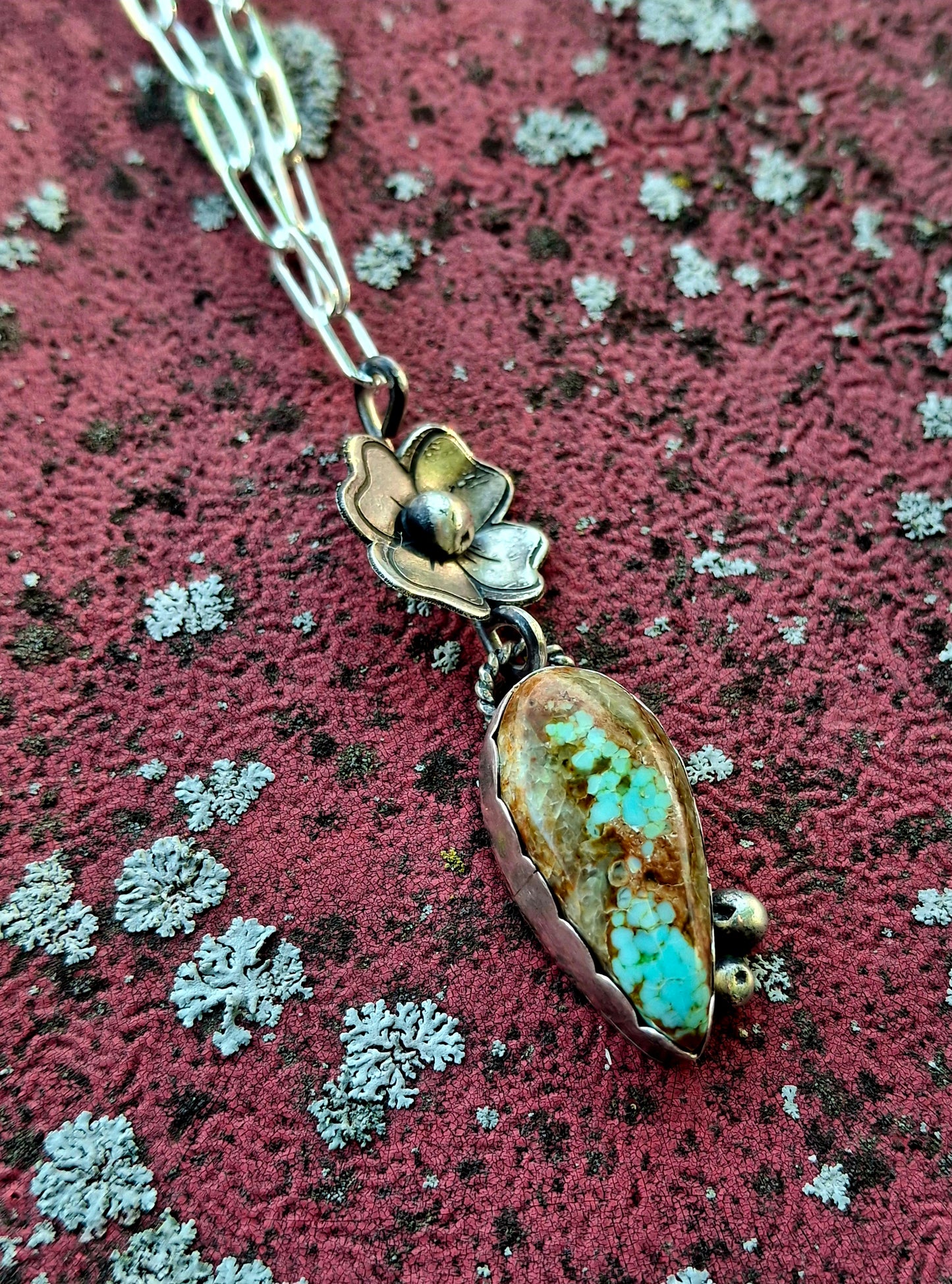 Mine 8 Flower Necklace
