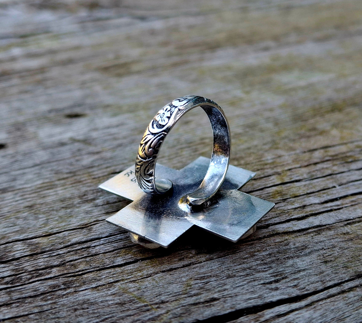 Spiny Adjustable Cross Ring