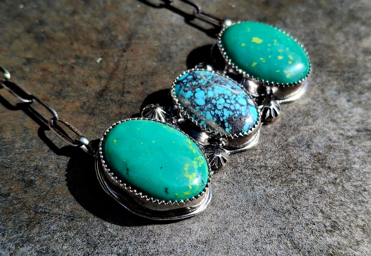 Hubei Bar Necklace