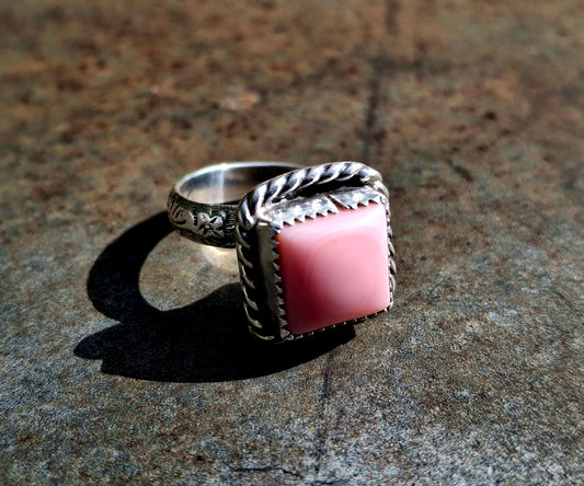 Pink Conch Adjustable Ring - R153